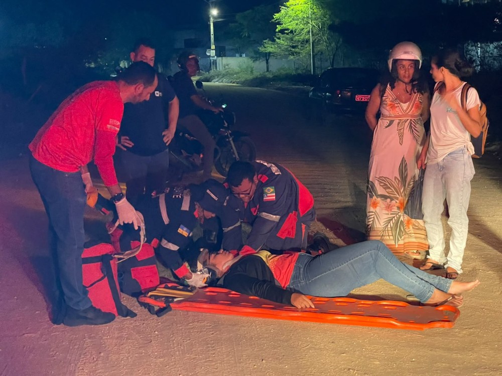 Mulher fica ferida após colidir motocicleta contra jegue na zona rural de Conceição do Coité