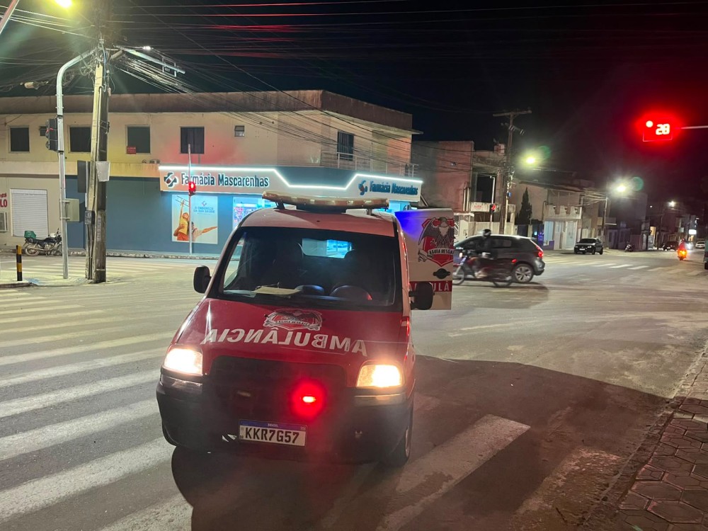 Coité: homem fica ferido após colisão entre duas motos em cruzamento que recebeu novo semáforo