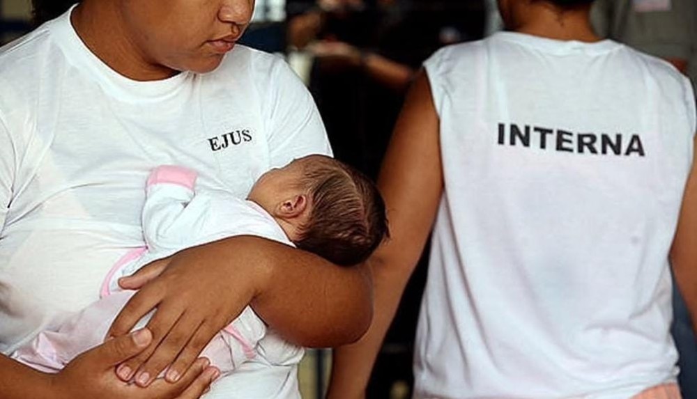 Coité: juiz faz relato humanizado ao converter prisão de jovem em domiciliar; 15 dias depois, ela é suspeita de furtar R$ 2,5 mil e cartões de um conhecido