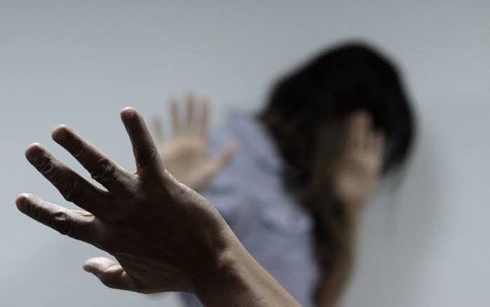 Coité: homem é suspeito de ameaçar companheira com arma branca e tenta entrar à força na residência no bairro Cidade Jardim