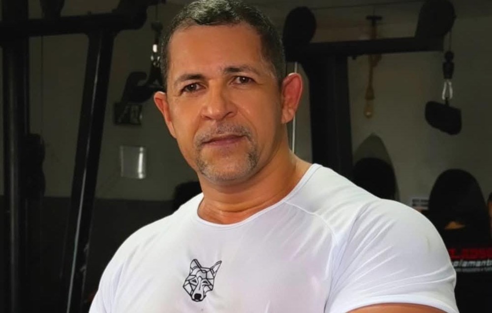 Serrinha: Após passar mal em estúdio de rádio, locutor Max Vidal é diagnosticado com AVC e tem lado esquerdo paralisado: “Quadro dele é grave”, diz irmão