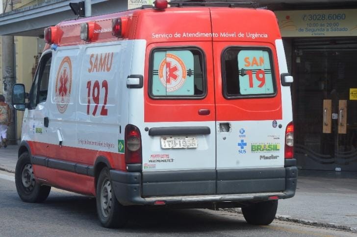 Motociclista fica ferido após colidir contra lateral de carro em Barrocas
