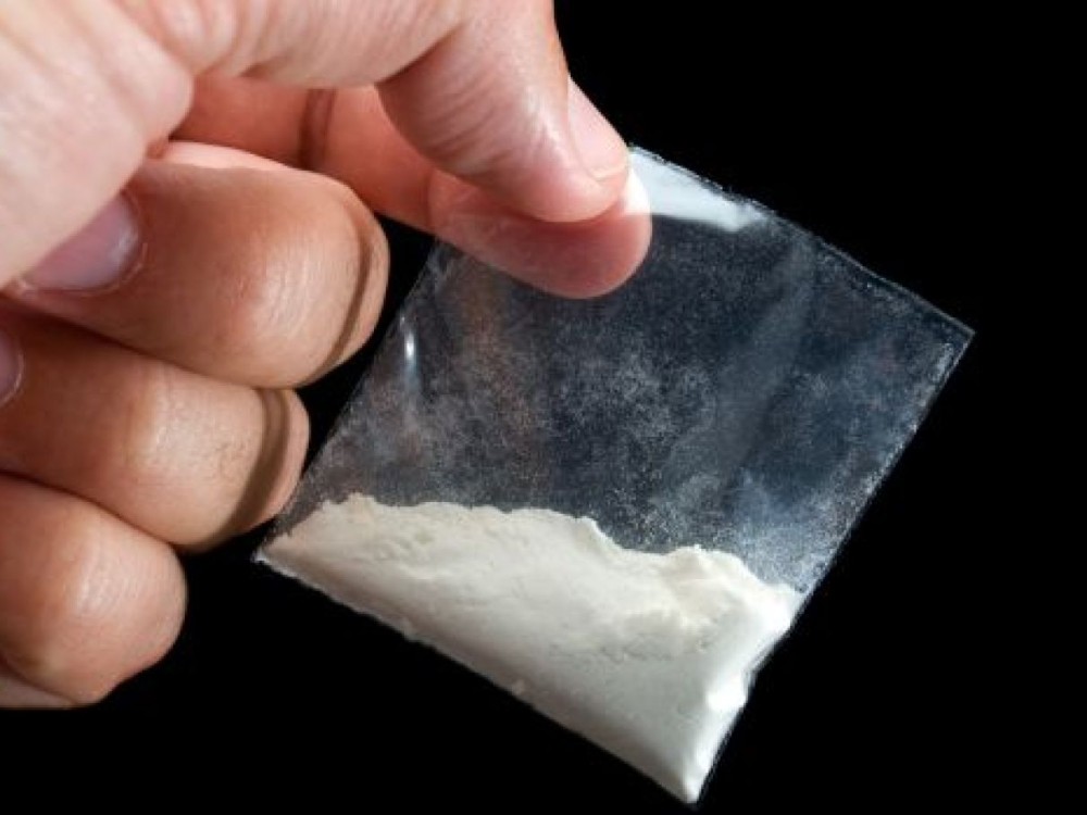 PM apreende porção de cocaína e conduz jovem à delegacia em Serrinha