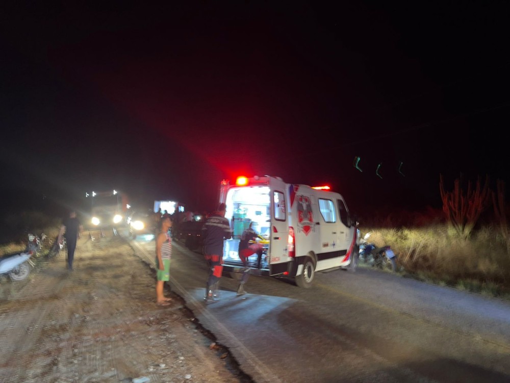 Mulher morre e 4 da mesma família ficam feridos após colisão entre carros na BA-120 (Coité X Retirolândia); dois ocupantes do outro veículo também tiveram ferimentos