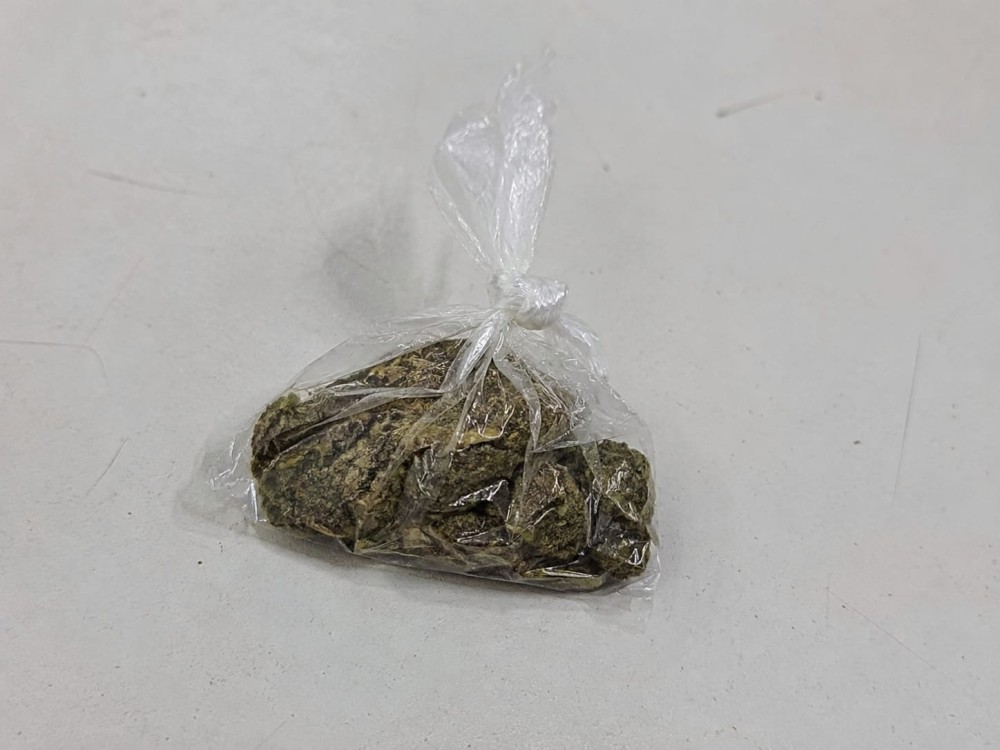 PM encontra trouxa de maconha após abordagem a suspeito na zona rural de Barrocas