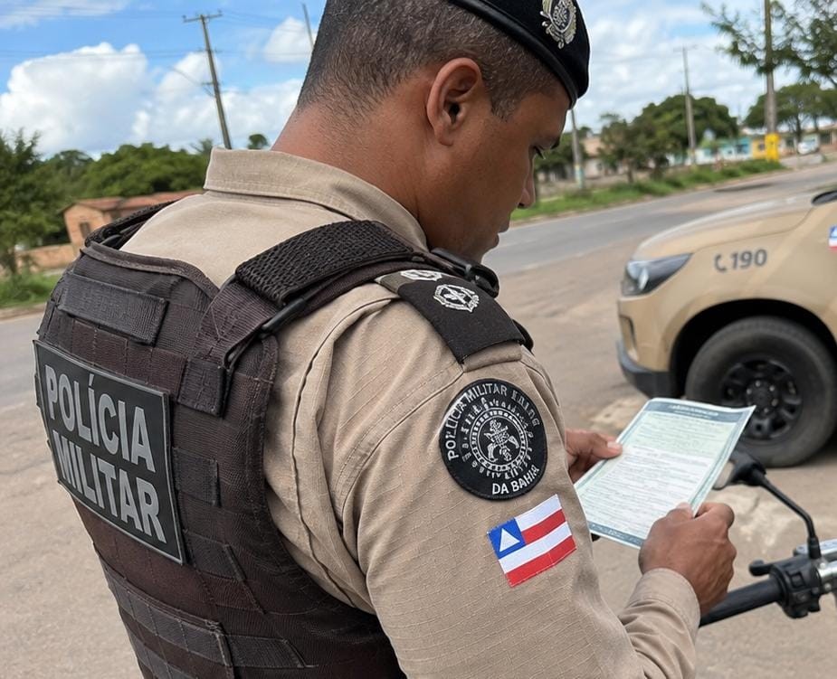 Coité: adolescente tem moto apreendida, volta com documento para tentar liberar veículo, mas PM encontra cor diferente da registrada e o apresenta na delegacia