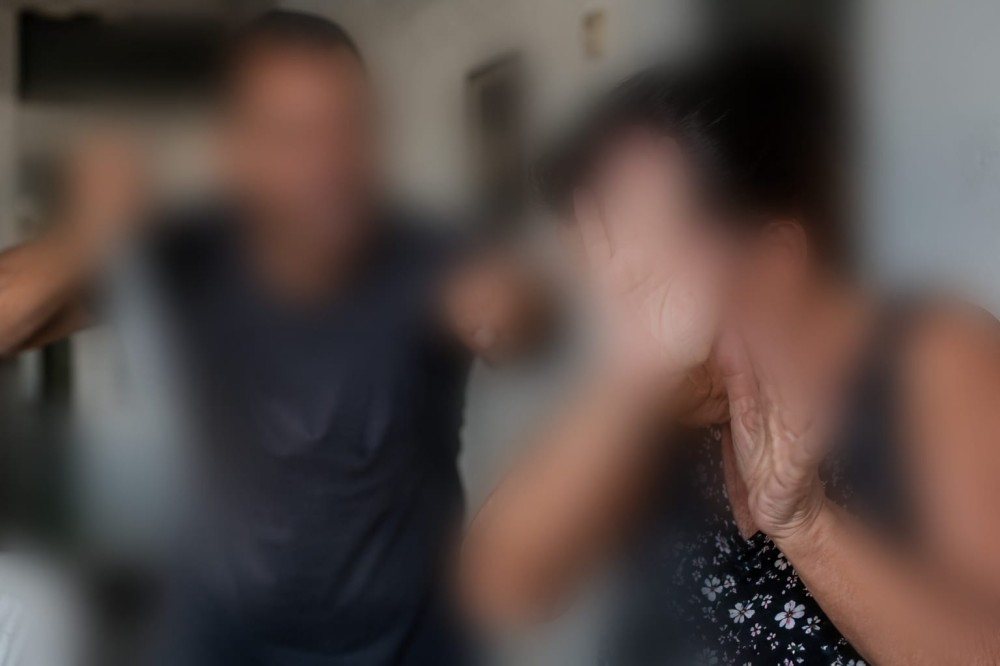 Coité: homem é preso após ameaçar esposa de morte e quebrar objetos dentro de casa no distrito de Juazeirinho