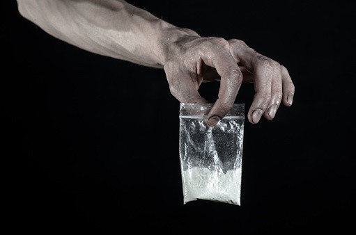 Jovem com cocaína é conduzido à delegacia em Serrinha