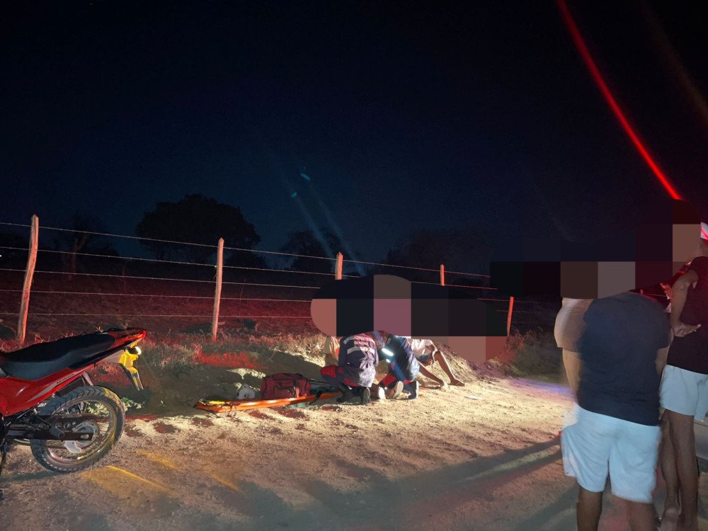 Motociclista e passageiro ficam feridos após colisão contra boi solto na estrada entre os povoados de Malhador e Ipoeirinha em Conceição do Coité