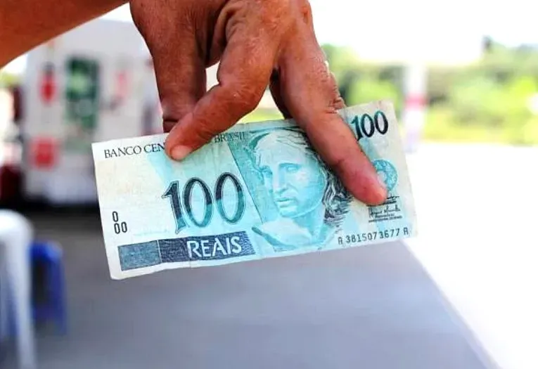 Homem com tornozeleira é flagrado com notas falsas e pode estar ligado a outros casos em Serrinha