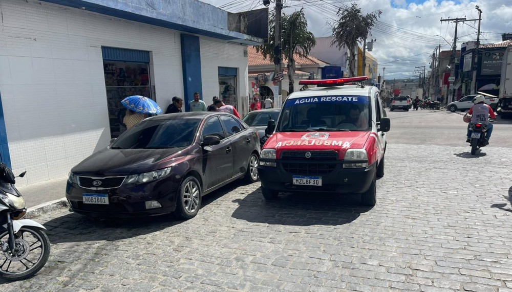 Motociclista fica ferido após ser atingido por porta de carro em Conceição do Coité