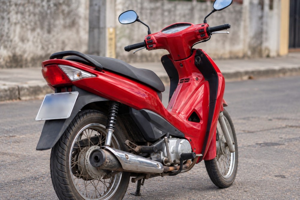Motocicleta é apreendida após condutor tentar fugir da PM e ser flagrado sem CNH em Serrinha