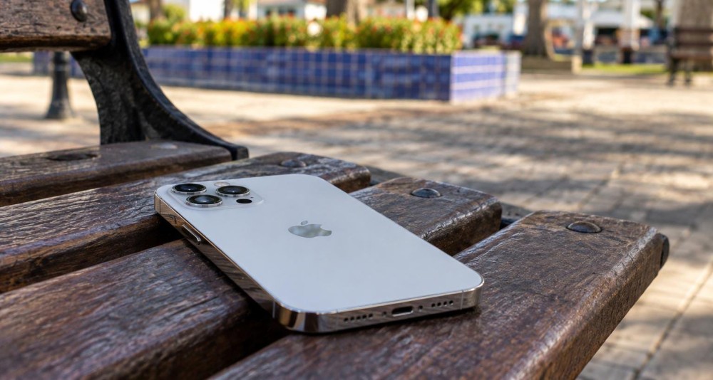 Final feliz! PM recupera celular levado por criança após ser encontrado em banco de praça em Retirolândia