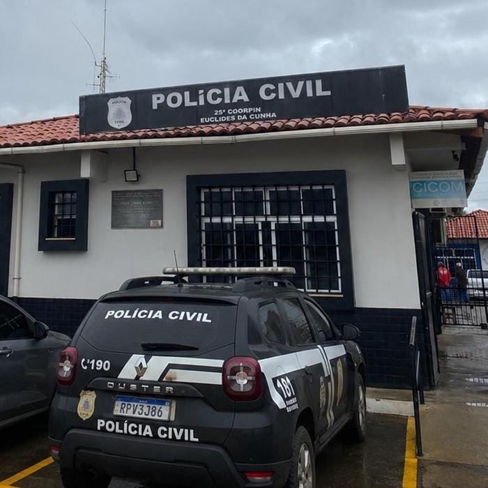 Homem é preso suspeito de empurrar, quebrar unha e tentar esganar companheira em Euclides da Cunha