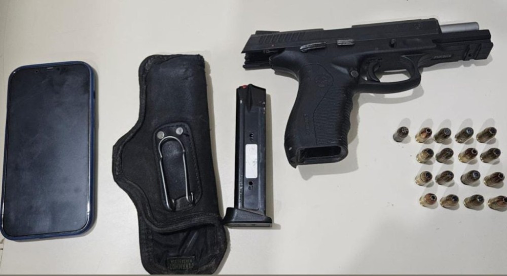 PM prende homem por porte ilegal de após suspeito apontar arma para motorista no trânsito na BA-120 em Conceição do Coité
