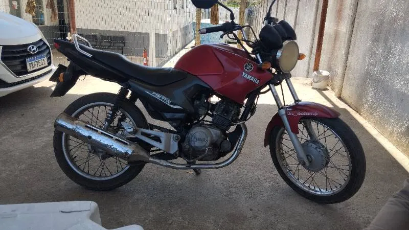 Motocicleta é apreendida após condutor ser flagrado sem capacete e sem CNH em Serrinha