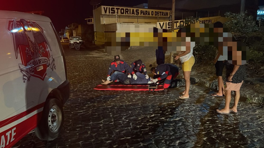 Motociclista fica ferido após condutor de veículo não respeitar placa de sinalização e atingir moto em cruzamento de Conceição do Coité