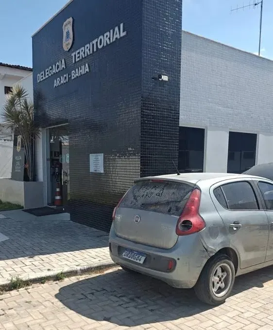 Homem com mandado de prisão por tráfico é preso em flagrante com carro adulterado em Araci