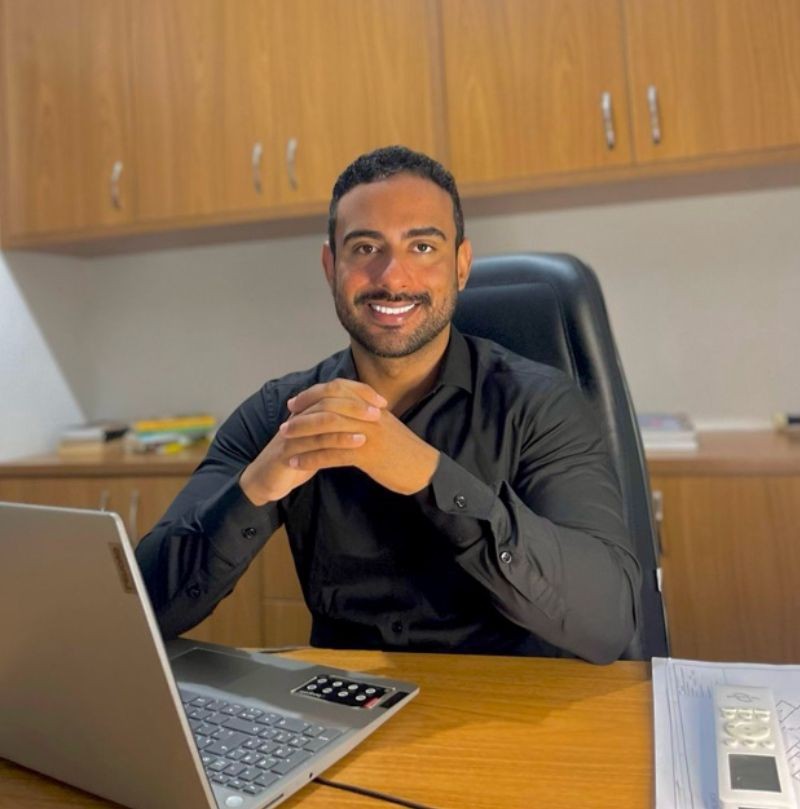 A educação transforma! Aos 29 anos, professor se destaca e assume escola com rede de ensino conceituada no Brasil