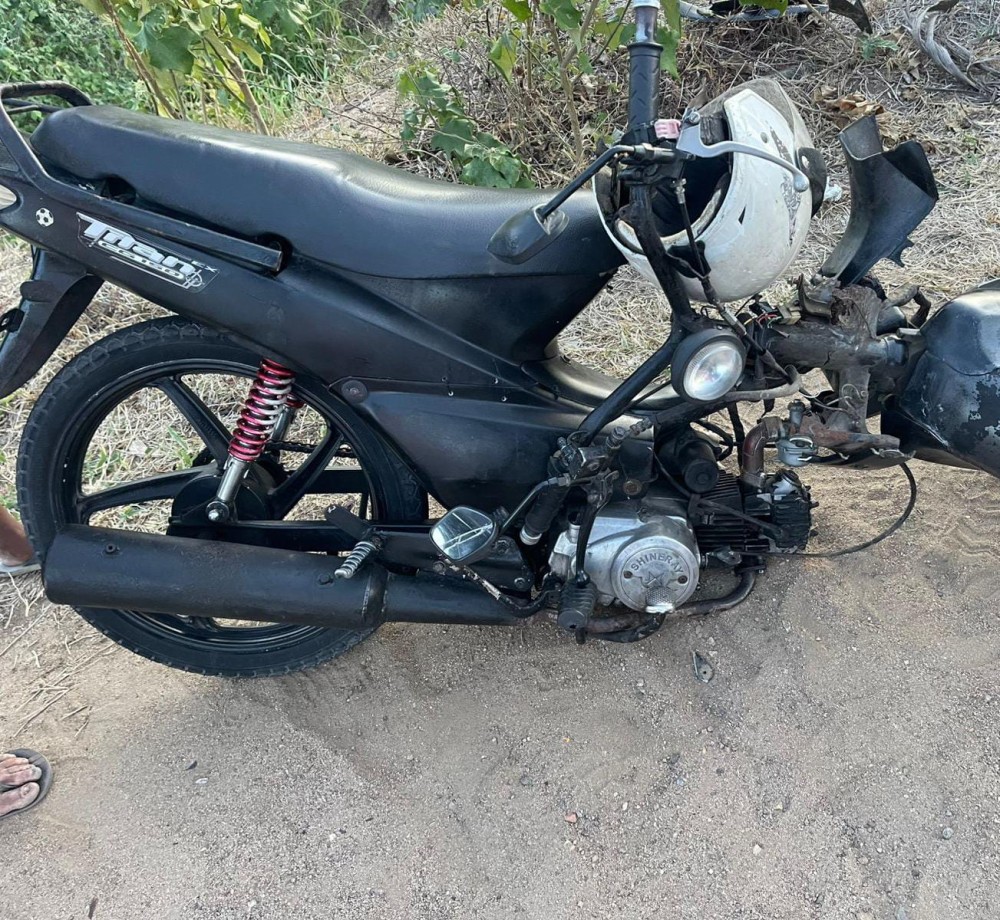 Moto 'se parte ao meio' e deixa motociclista ferido em Conceição do Coité