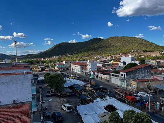 Homem é assassinado com golpes de faca em bar na zona rural de Itiúba