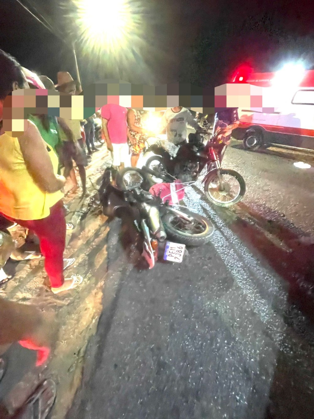 Colisão entre motos deixa três pessoas feridas em Conceição do Coité