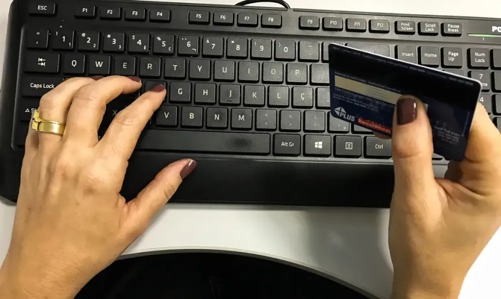 Receita vai monitorar dados de operadoras de cartões com movimentos acima de R$ 5 mil