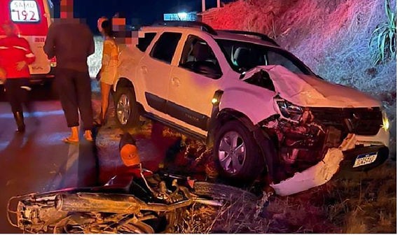 Duas pessoas ficam feridas após colisão entre moto e carro na BA-120 em Valente