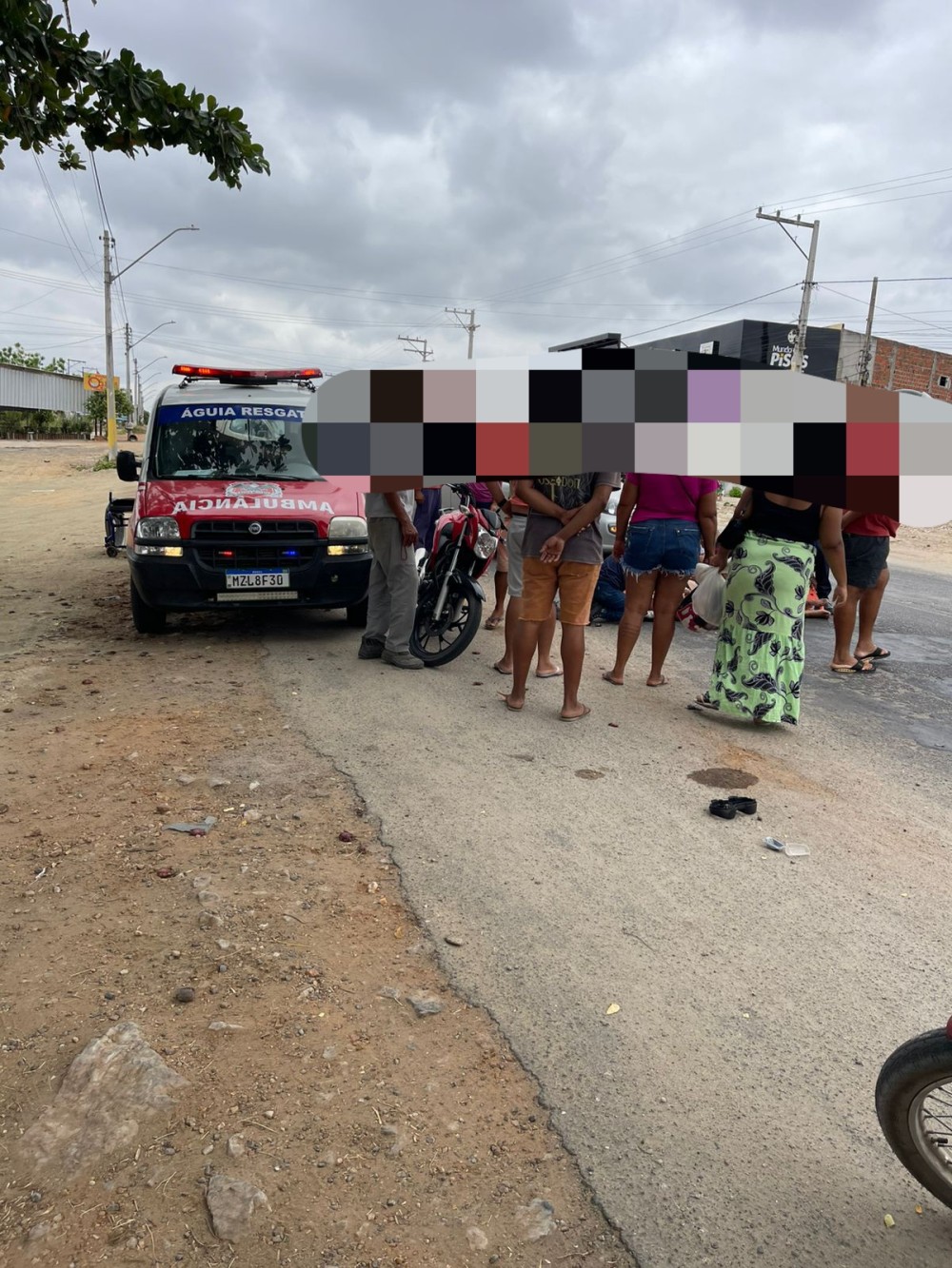 Mulher fica ferida após cair de moto enquanto passava em quebra-molas na BA-120 (Conceição do Coité X Retirolândia)