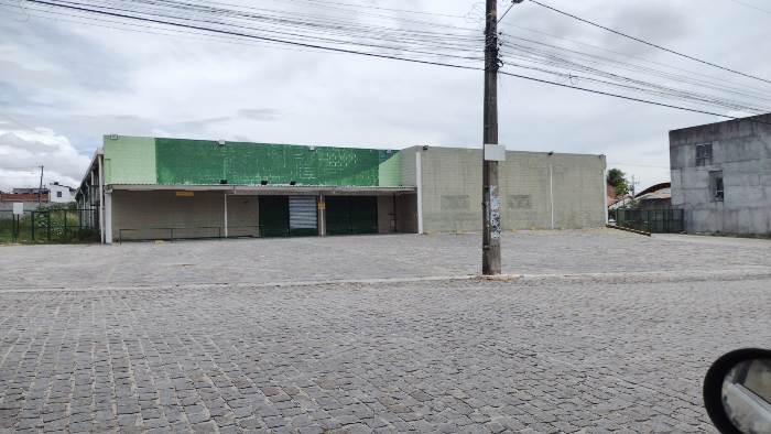 Suspeito tenta arrombar trailer e incendiar carreta de parque de diversões após acusar proprietário de furto em Conceição do Coité