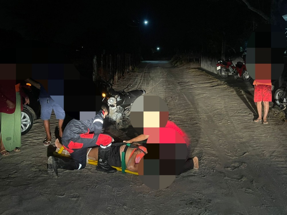 Condutora e passageira de motocicleta ficam feridas após atropelamento de cachorro em Conceição do Coité