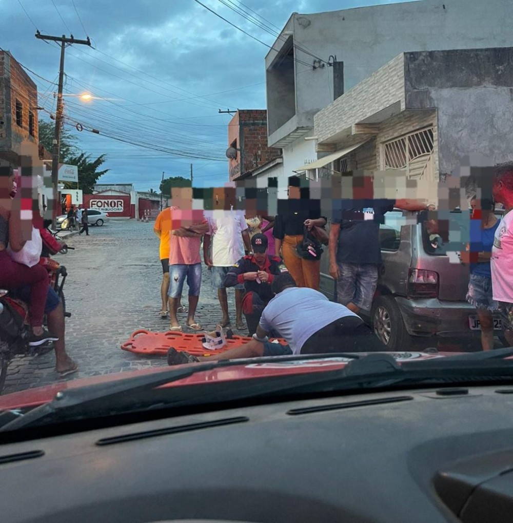 Idoso passa mal após descer de veículo e bate a cabeça no chão no bairro do Açudinho em Conceição do Coité