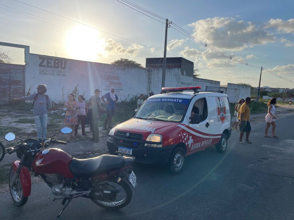 Colisão entre carro e moto deixa homem ferido em Conceição do Coité