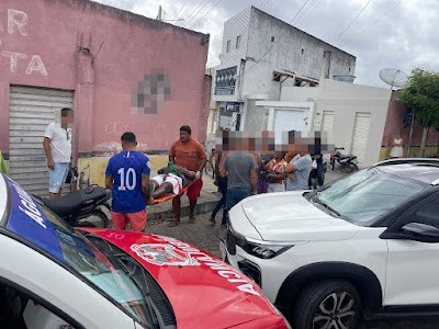 COITÉ – Motociclista fica ferido após batida entre carro e moto no cruzamento da rua Carijé