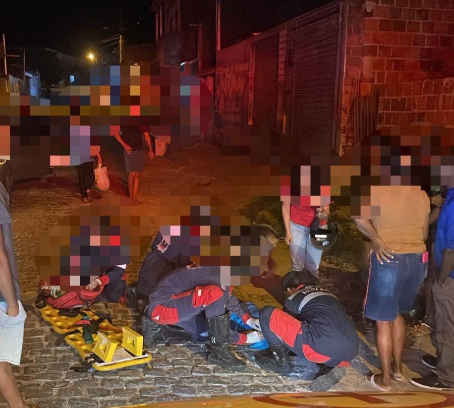 Mulher fica ferida ao tentar desviar de gato e cair de motocicleta no bairro Alto da Colina em Conceição do Coité