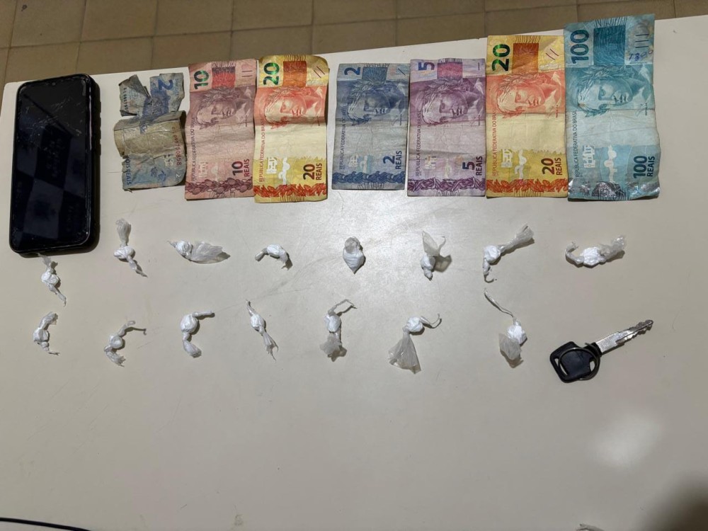Jovem é preso por tráfico de drogas em Retirolândia
