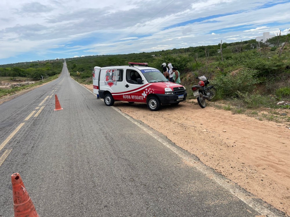Irmãs ficam feridas após pneu de motocicleta estourar e elas caírem na BA-120 (Coité X Riachão)