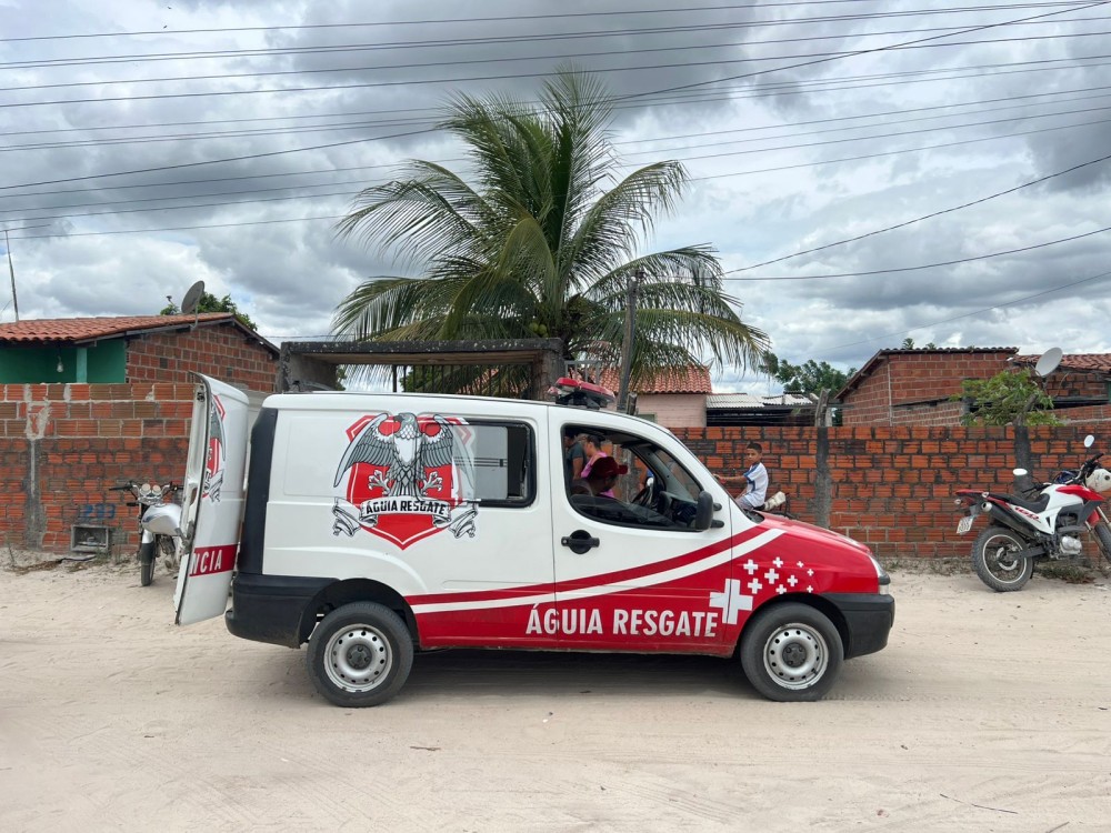 Colisão entre carro e moto deixa homem ferido em Conceição do Coité