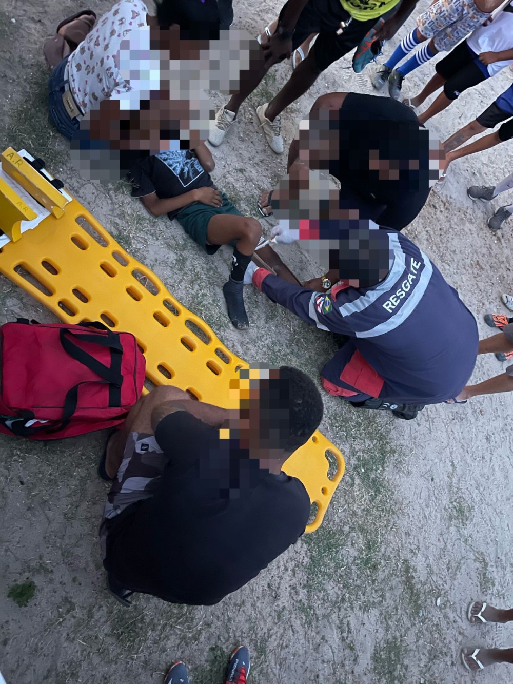 Criança de 10 anos sofre suspeita de fratura na perna durante partida de futebol em Conceição Coité
