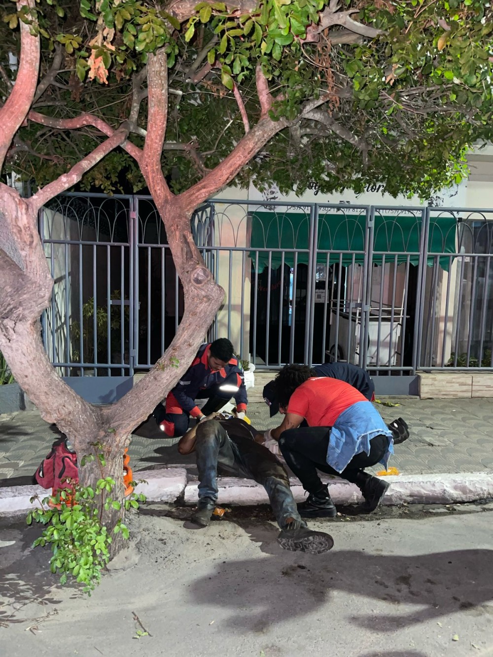 Homem sofre queda de moto após atropelar cachorro em Conceição do Coité