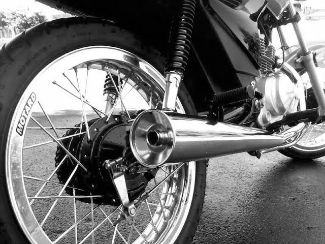 PM apreende motocicleta com descarga aberta em Conceição do Coité; condutor não possuia CNH