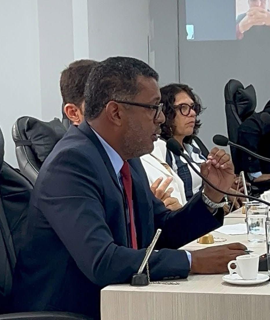 Coité: Vereador Léo do Sindicato propõe através de indicação ao executivo municipal, construção de banheiros na Praça da Quadra. Entenda!