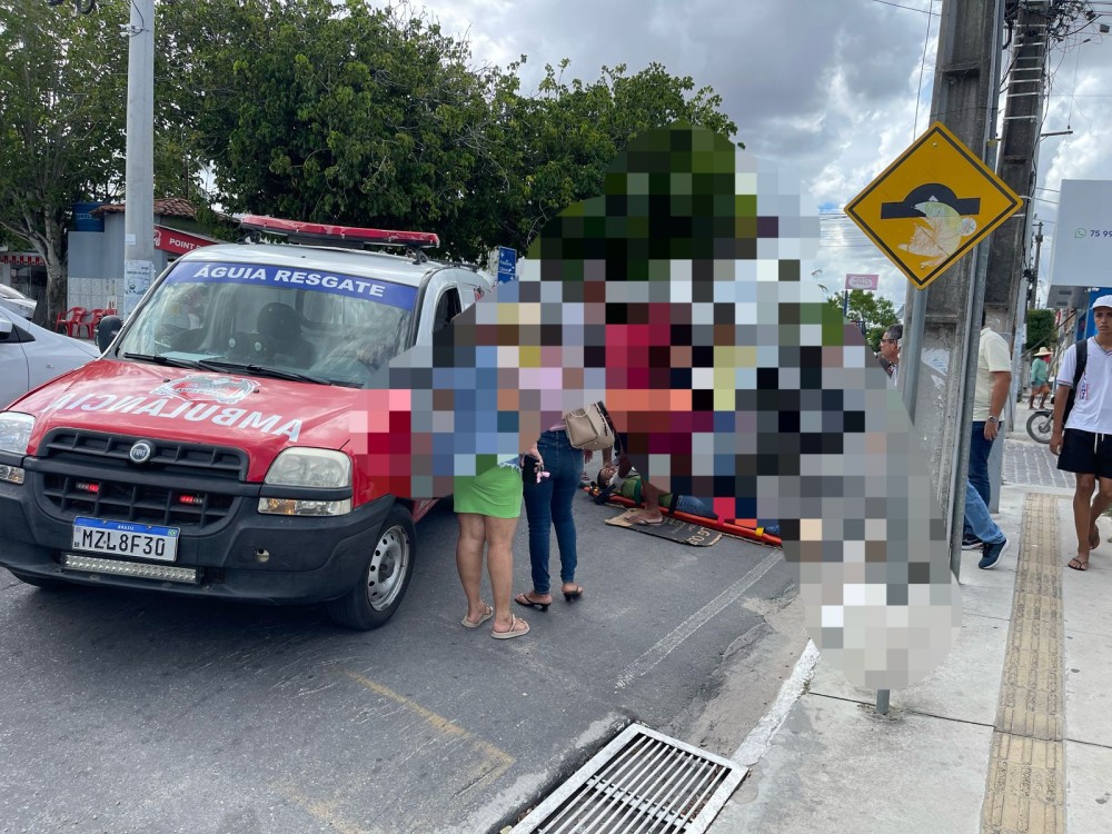 Homem fica ferido após colisão entre carro e moto em Conceição do Coité