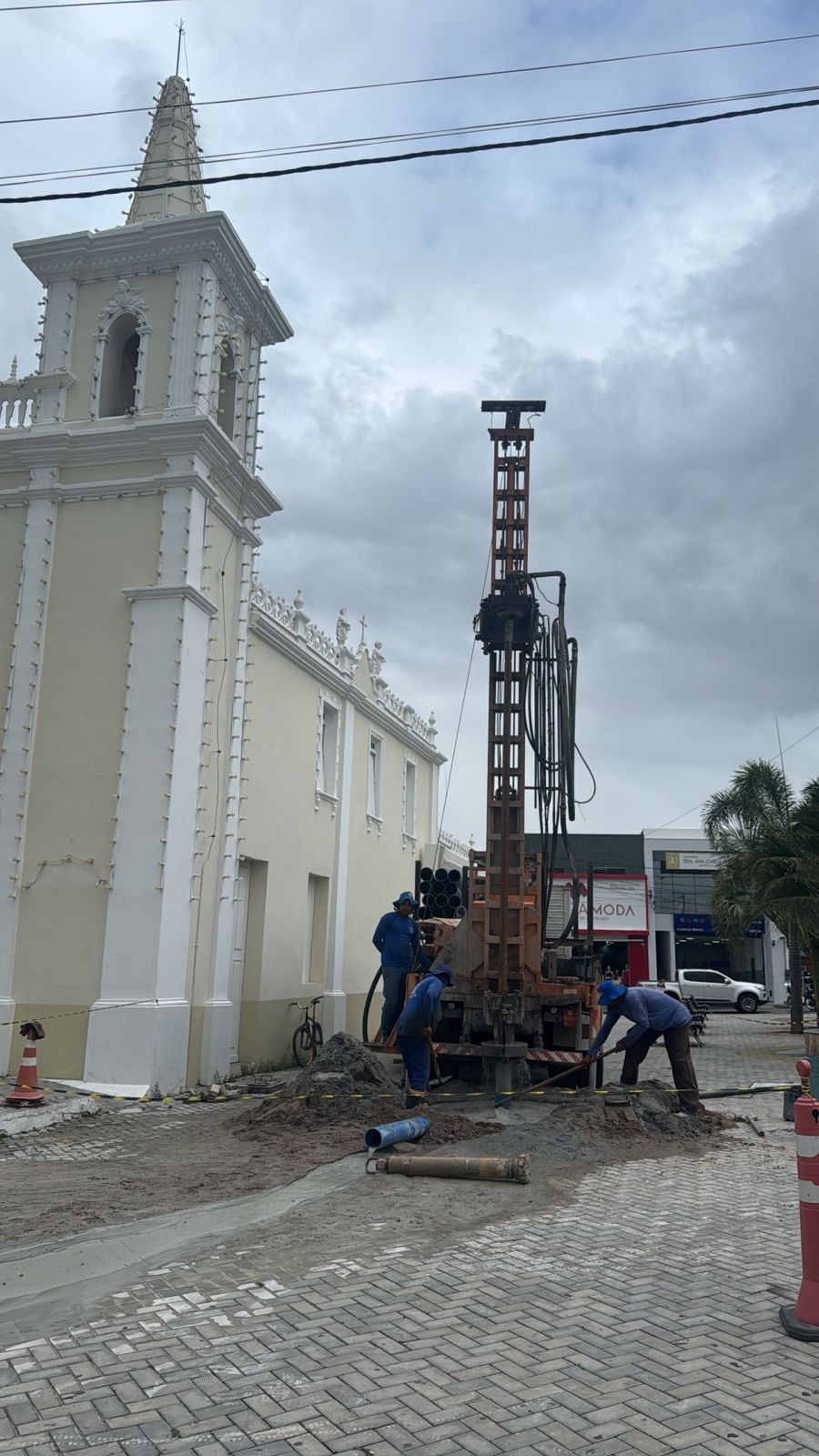 Coité: Sisaleiro Poços artesianos e professor de geografia desvendam lenda que 'debaixo da praça da Matriz passa o braço do mar'. Entenda!