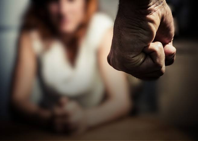 Mulher sofre ameaça e agressão após ex-companheiro não aceitar separação no bairro Casas Populares em Conceição do Coité