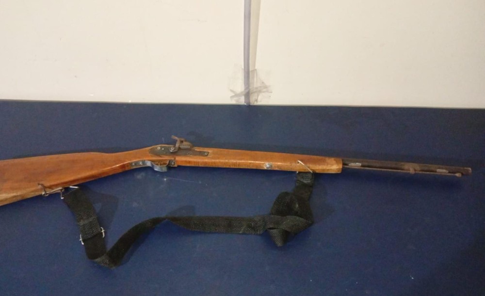 Coité: PM apreende arma utilizada na tentativa de homicídio no bairro do Cruzeiro; suspeito continua foragido