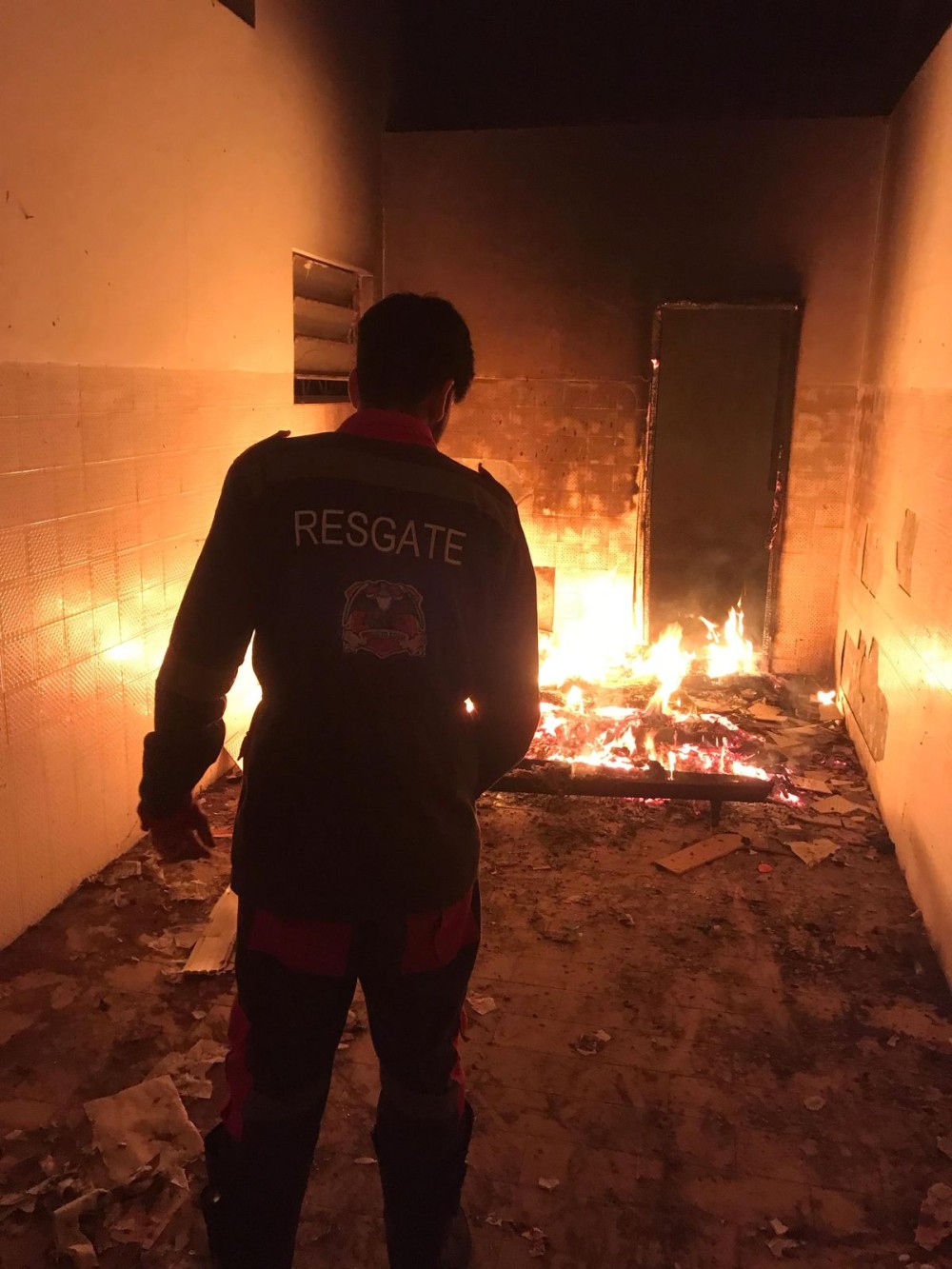 Incêndio é registrado em casa no bairro do Cruzeiro em Conceição do Coité; suspeita é de que tenha sido criminoso