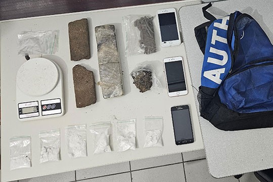 PM prende jovem e apreende duas adolescentes com drogas em Conceição do Coité