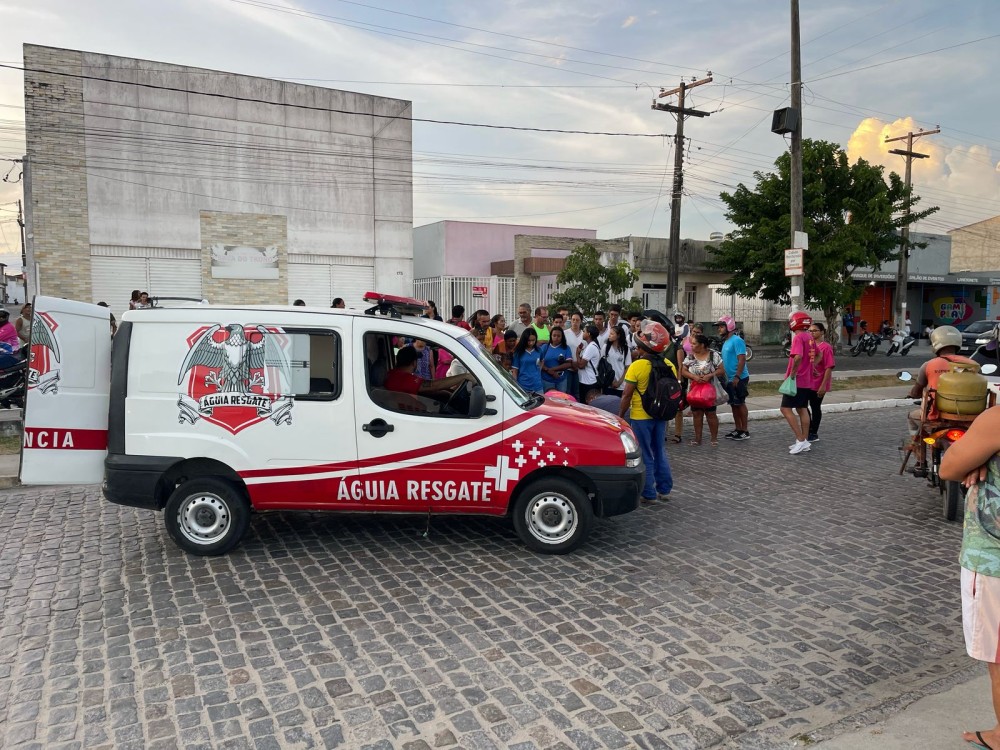 Passageira fica ferida após desmaiar com moto em movimento em Conceição do Coité