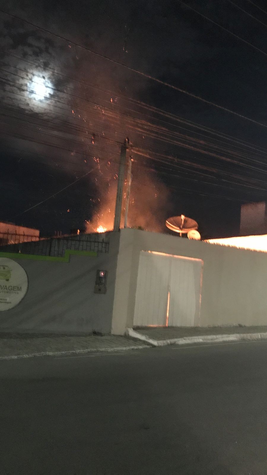 Coité: Socorristas do Águia Resgate são acionados para apagar incêndio em residência e descobrem que idosa que ateou fogo no lixo
